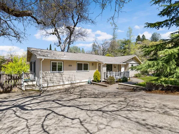 575 Shady Oak Ln, Diamond Springs, CA 95619