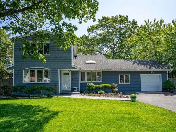 11 Mallard Avenue, Selden, NY 11784