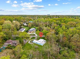 107 Wildwood Rd, Great Neck, NY 11024