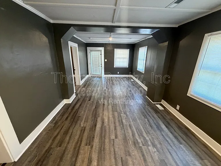 615 Manchester St SE — Photo 5