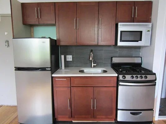 Rented by Evergreen Apartments BK | media 10