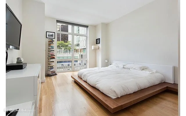 Rented by Douglas Elliman | media 8