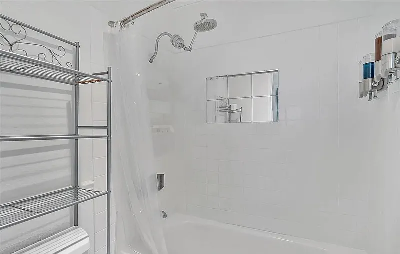 1 bed, 1.0 bath, 717 sqft, $1,800 — Photo 2