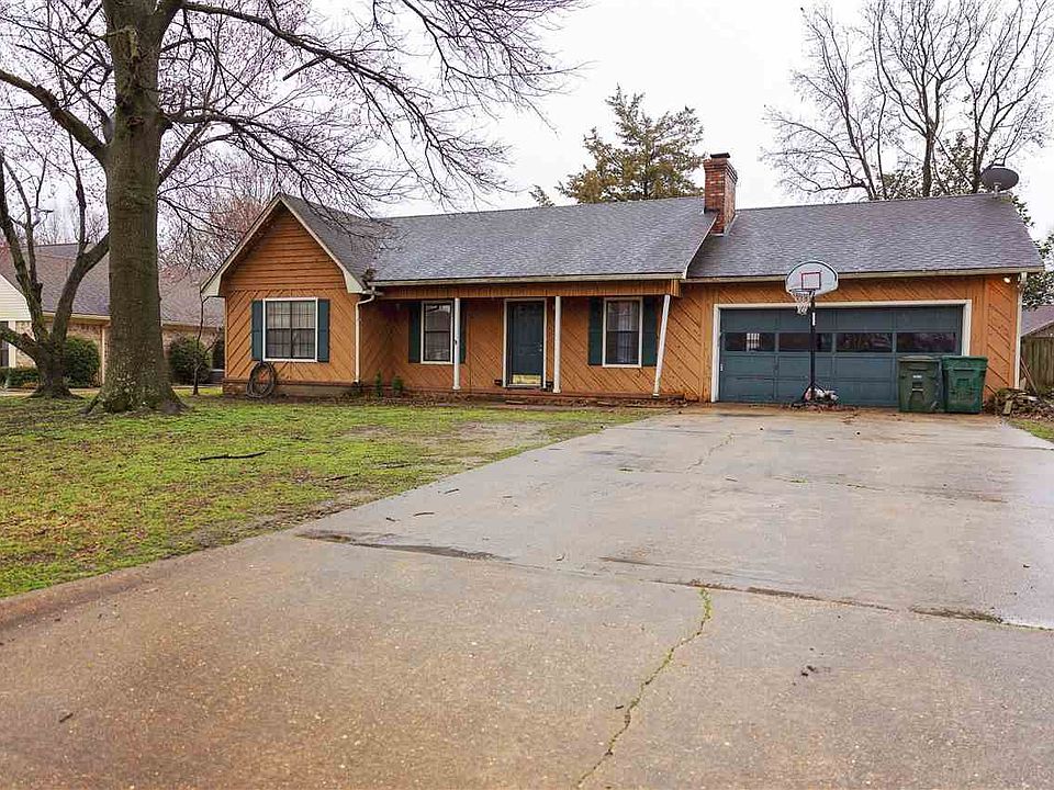 1st image of 805 Putting Green Dr