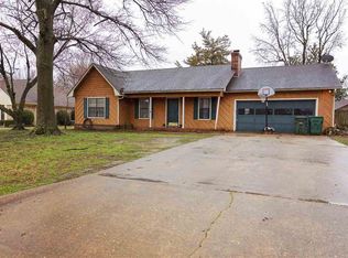 805 Putting Green Dr, Blytheville, AR 72315