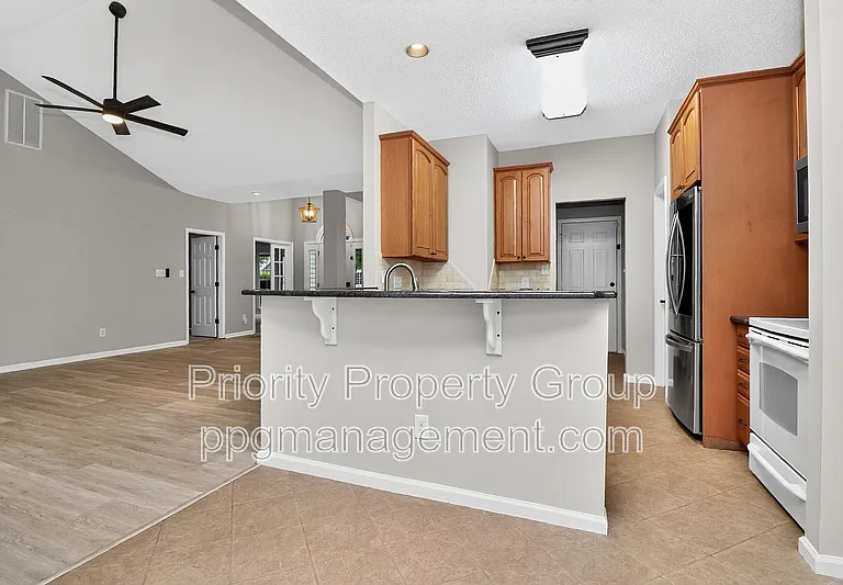 9118 Pine Springs Ct — Photo 18