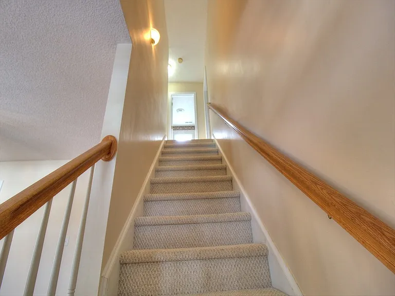 940 Winterside Ln — Photo 7