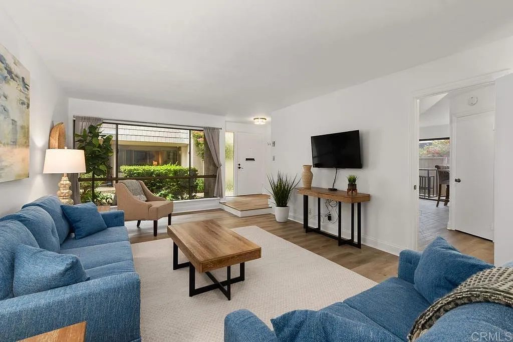 2 bed, 2.5 bath, 1382 sqft, $5,750 — Photo 2