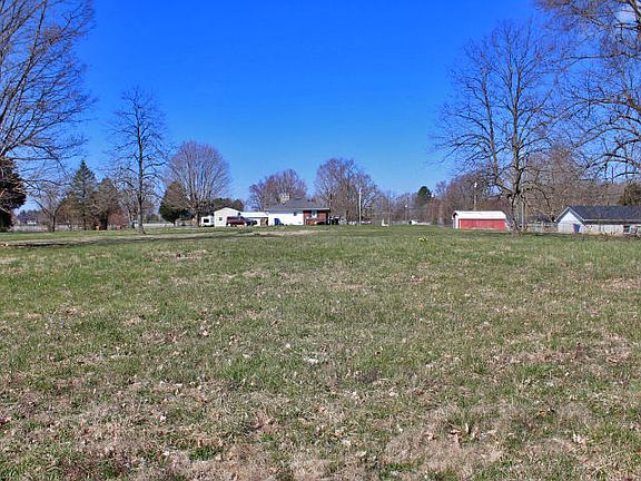 4th image of 328 Meadow Dr