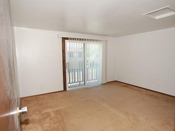 5th image of 10 Dennis Ct