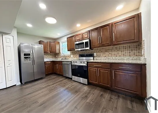 494 Kenilworth Ct — Photo 9