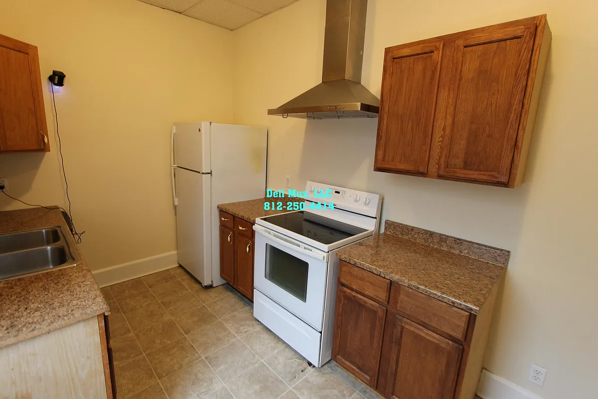Building Photo - 706 Court St #B