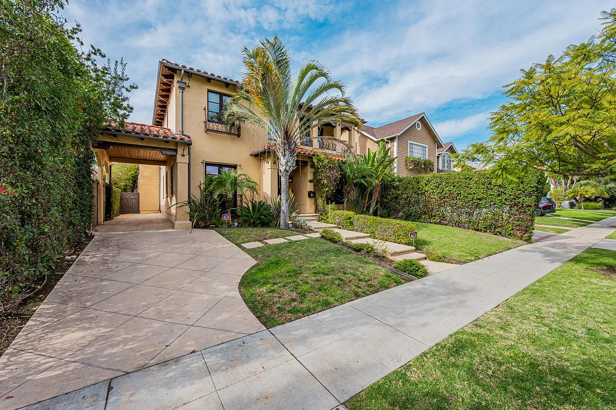 Building Photo - 305 N Palm Dr