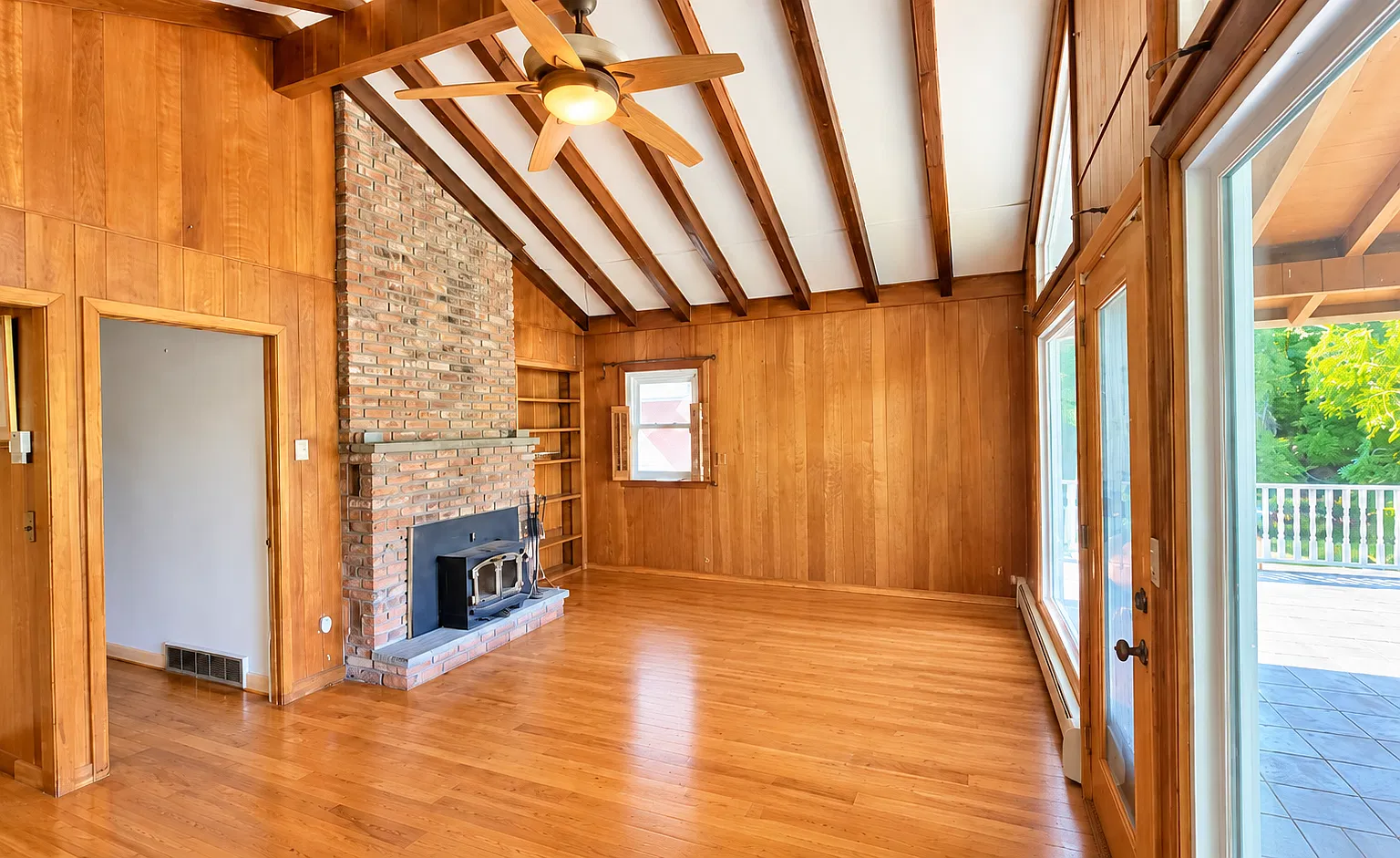 6 bed, 1728 sqft, $3,650 — Photo 2