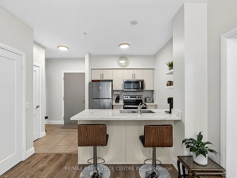 16 Concord Pl #402 — Photo 10