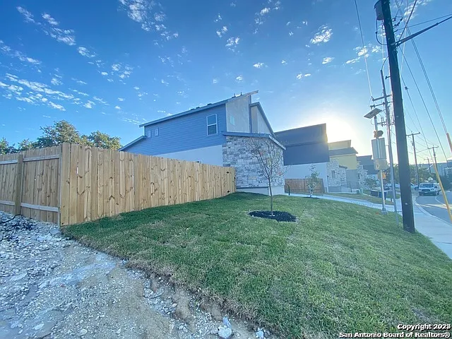2126 Village Pkwy — Photo 2