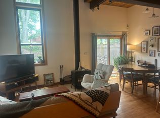 11 Lilac Ct, Cambridge, MA 02141