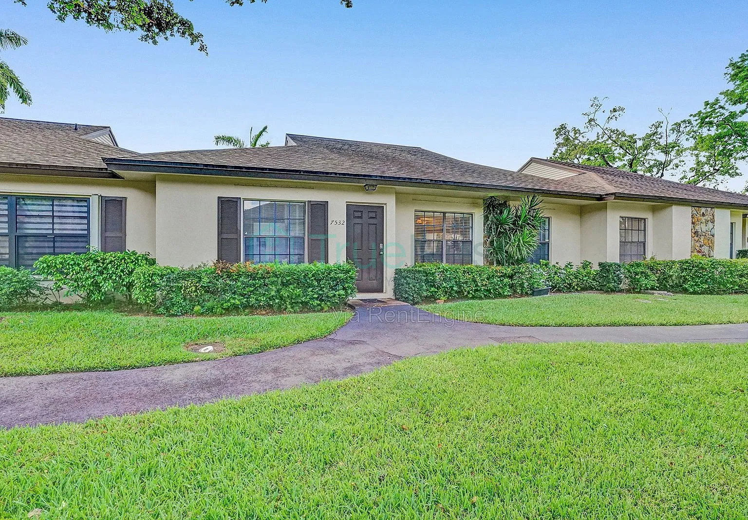 3 bed, 2.0 bath, 1480 sqft, $2,900 — Photo 2