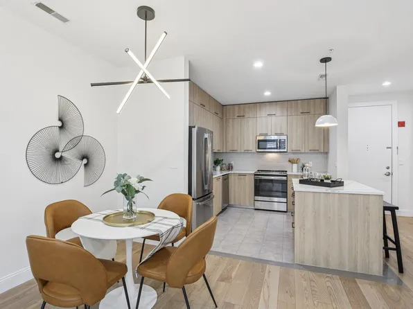 22 Avenue At Port Imperial image 4 of 34