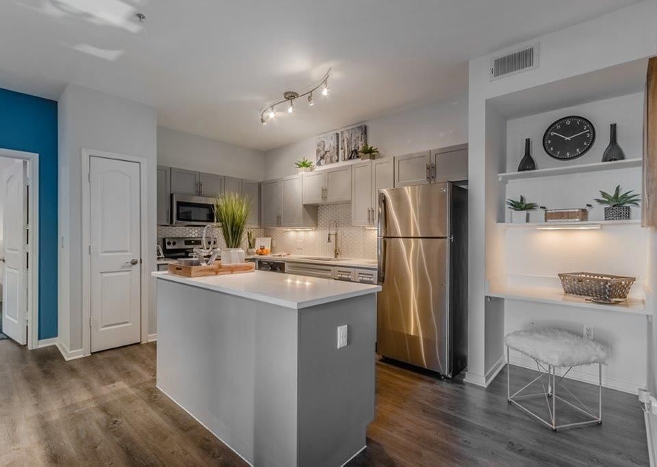 1409 N Zang Blvd APT 432, Dallas, TX 75203 | Zillow