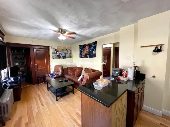 221 Holland St #2R, Somerville, MA 02144