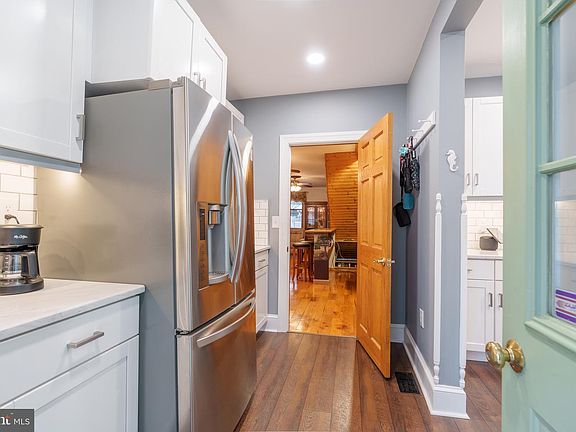3rd image of 246 Biddle St