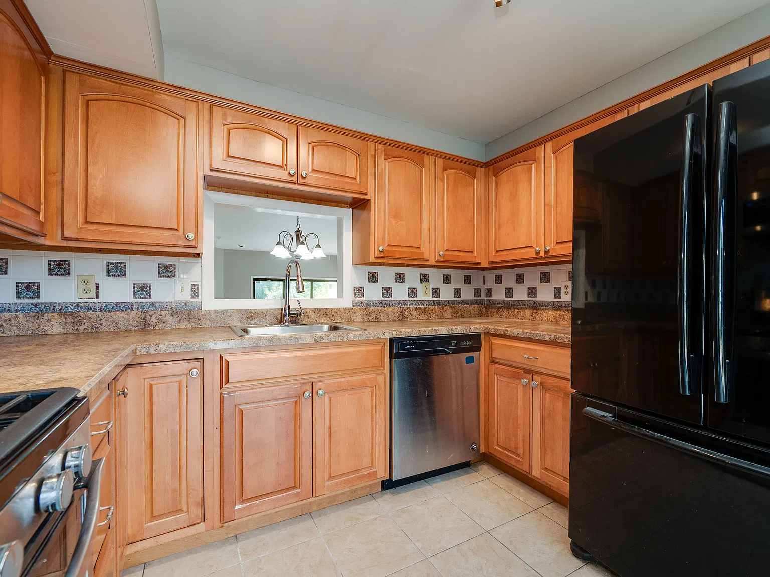 3 bed, 3.5 bath, 2427 sqft, $2,600 — Photo 3