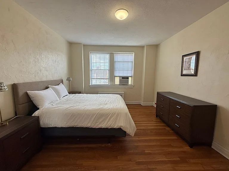 New King Edward Apartments — Photo 417