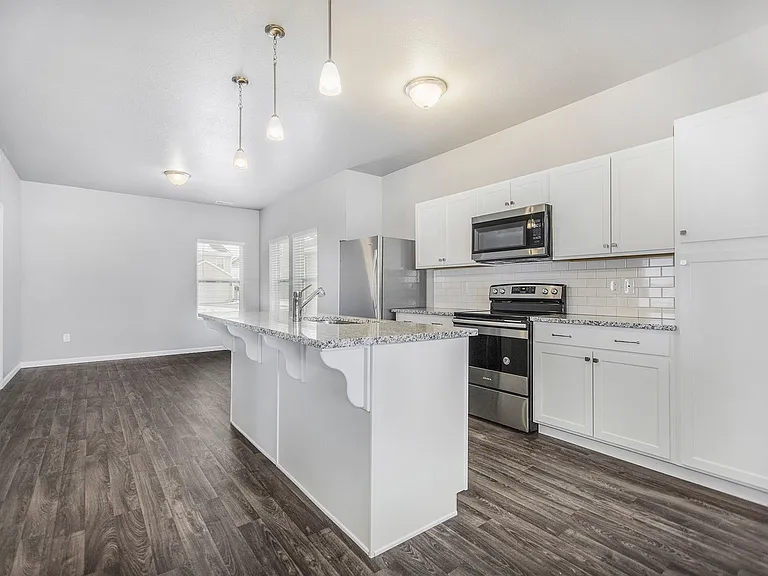 854 Winchester St — Photo 5