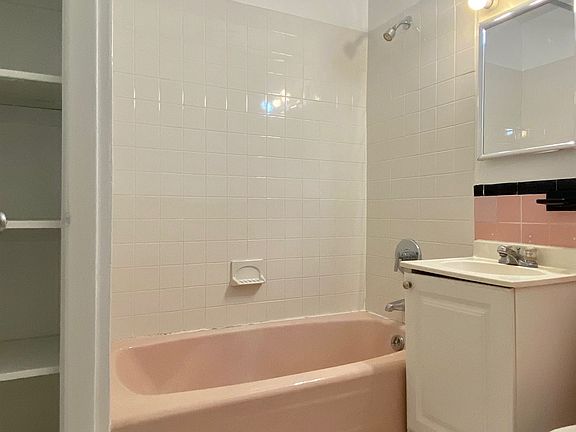 landlord_unit_photo_69026321_19