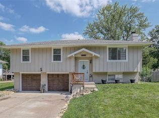 2212 SW Keystone Pl, Blue Springs, MO 64014