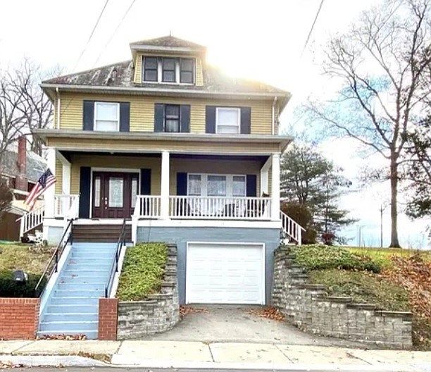 1st image of 670 Chestnut St