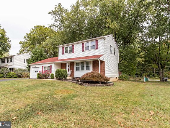3rd image of 2311 Larkwood Dr