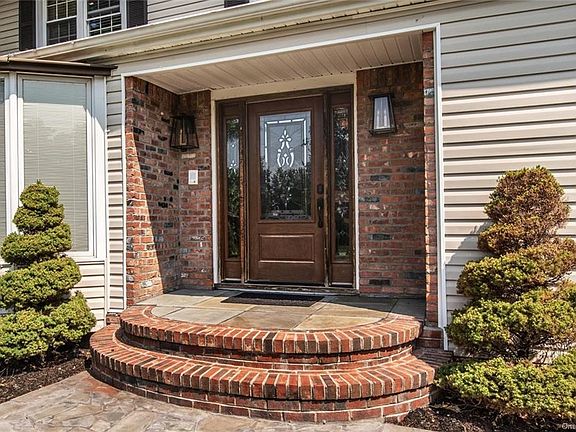 2nd image of 5 Ethan Allen Ct