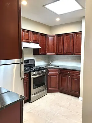 Rented by Amorelli Realty | media 10