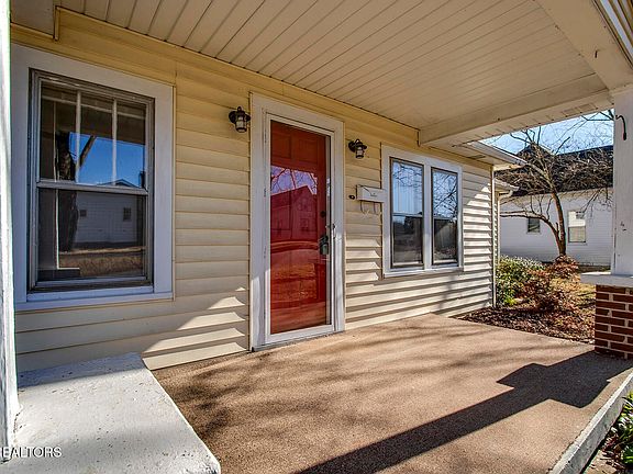 5th image of 905 N C St