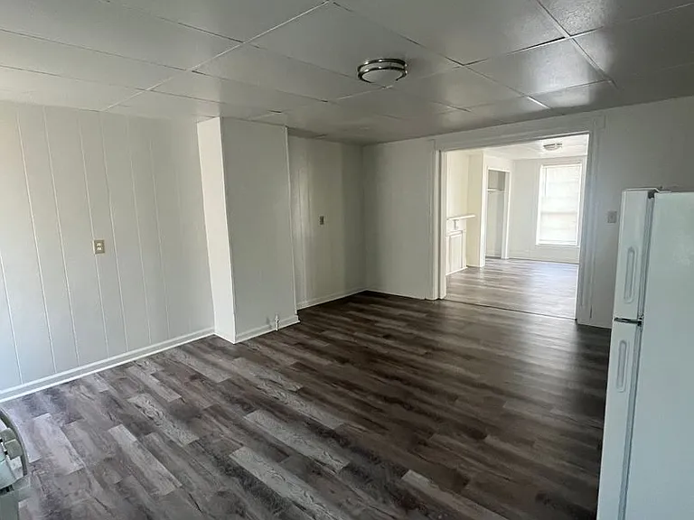 2922 Bank St — Photo 5