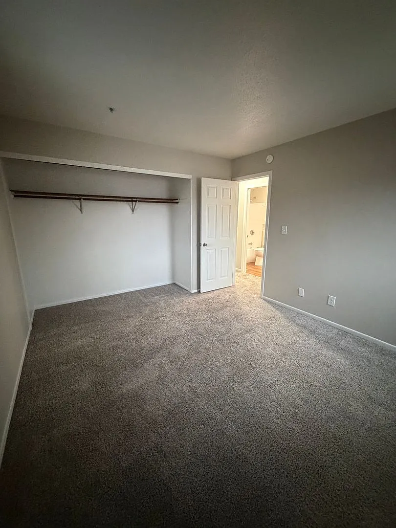 2 Bedroom Apartment - Milan, IL — Photo 4