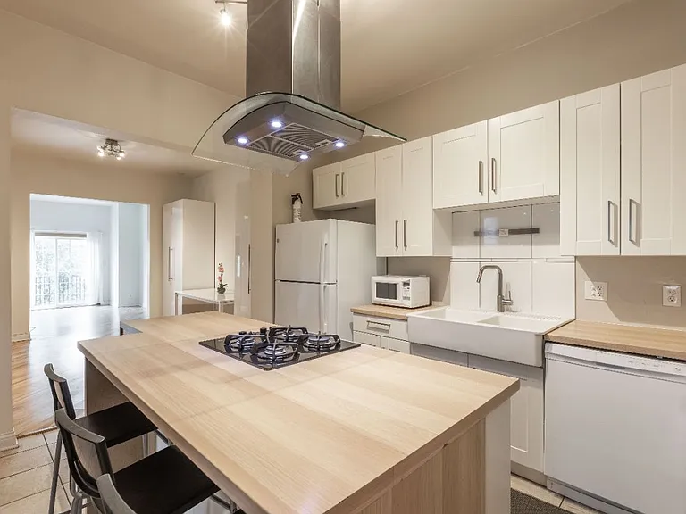 2554 W Cortland St #2 — Photo 3