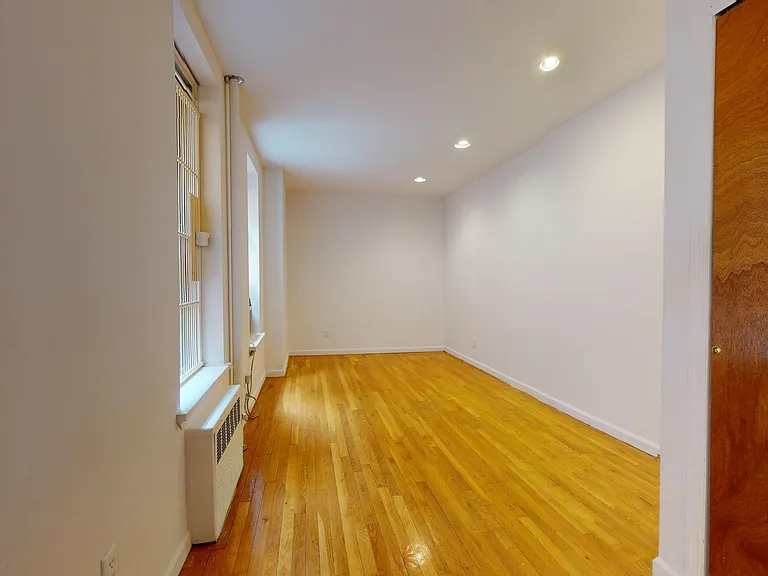 334 E 78th St #21 — Photo 2
