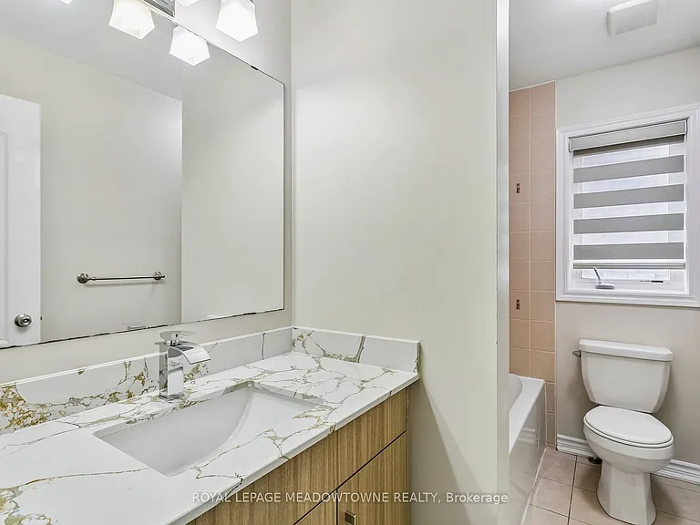 15 Learmont Ave #UPPER — Photo 34