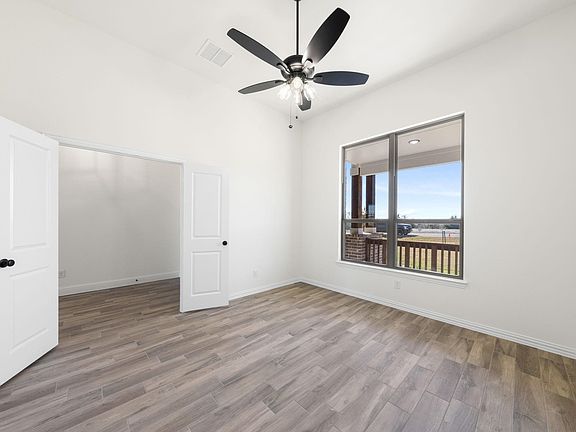 5th image of 440 Paradise Ridge Dr