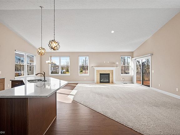 3rd image of 729 Leoness Ct