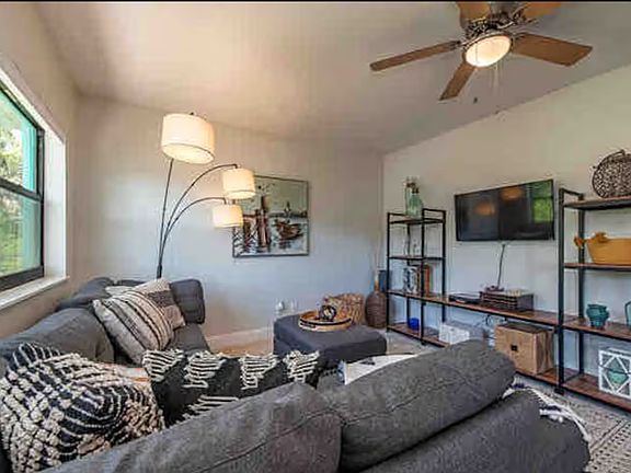 5th image of 2875 Van Buren Ave