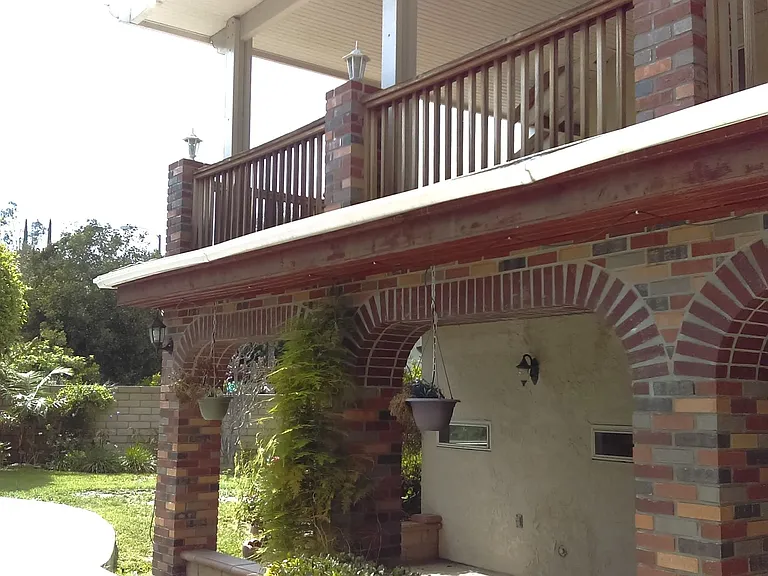 1349 Crestmont Dr — Photo 31