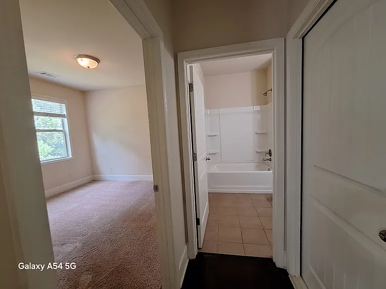 1310 Newbridge Cir — Photo 8