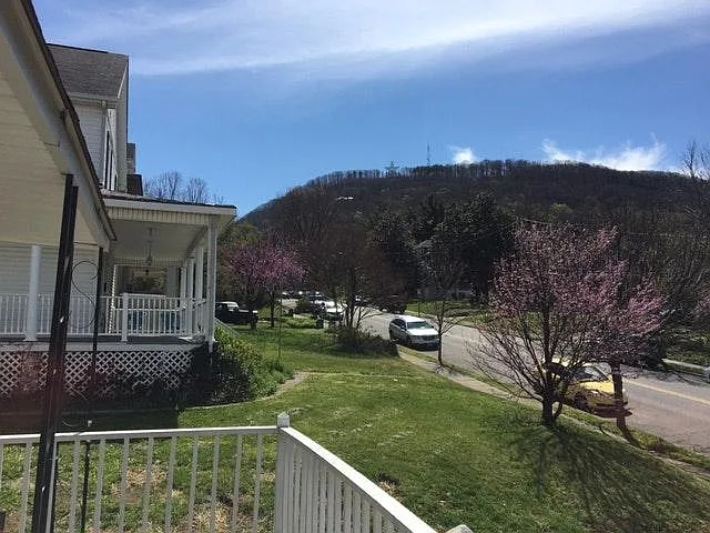 1 bed, 600 sqft, $940 — Photo 2