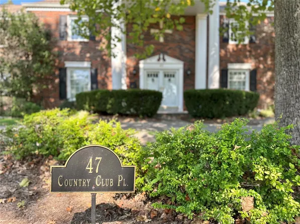 47 Country Club Pl, Belleville, IL 62223