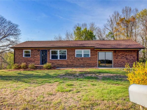 211 Riverside Cir, Eden, NC 27288