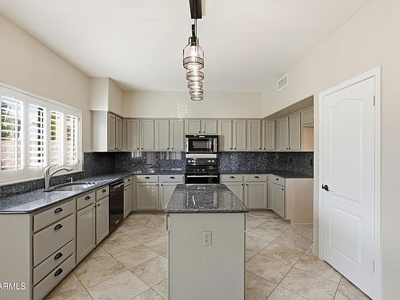 2nd image of 2201 W REDWOOD Drive